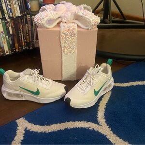 Nike White and Green Sneakers